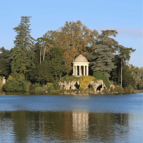 Enjoy a leisurely stroll through nearby Bois de Vincennes