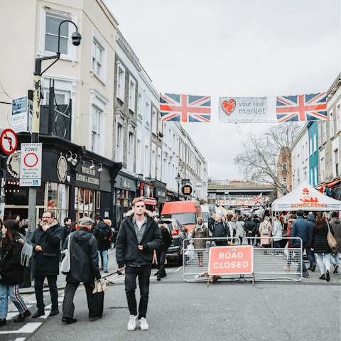 Discover London's famous Portobello Road – within walking distance