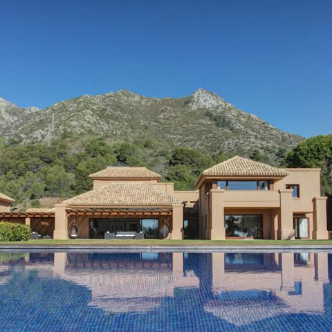 Feel inspired by the natural beauty of this location in the hills of Marbella