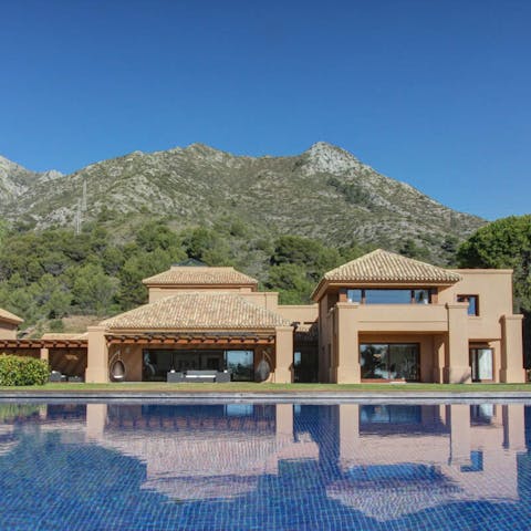 Feel inspired by the natural beauty of this location in the hills of Marbella