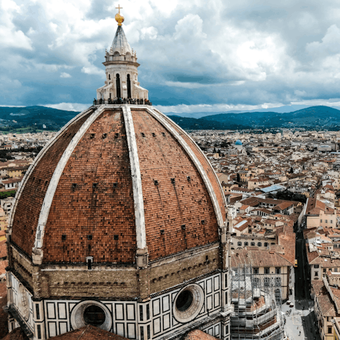 Discover Florence on foot – the Duomo is a ten-minute stroll away