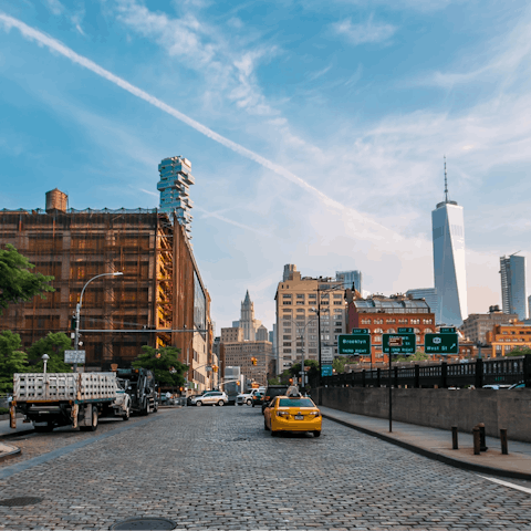 Discover oh-so-trendy Tribeca from this excellent location