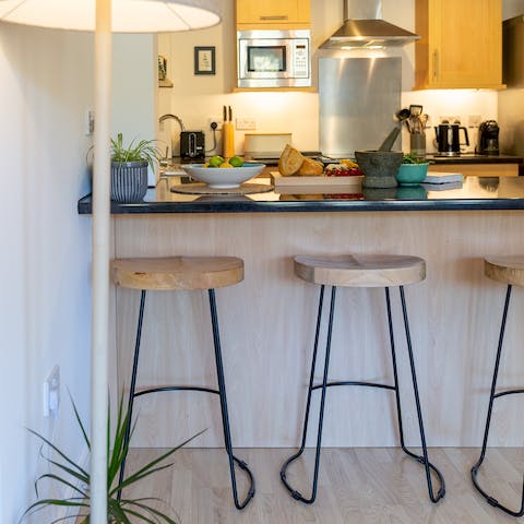 Keep the chef company thanks to an open-plan kitchen
