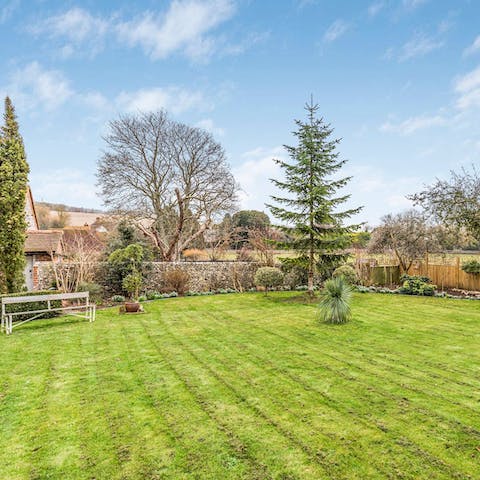 Enjoy a large lawn outside, the perfect playground for dogs and little ones