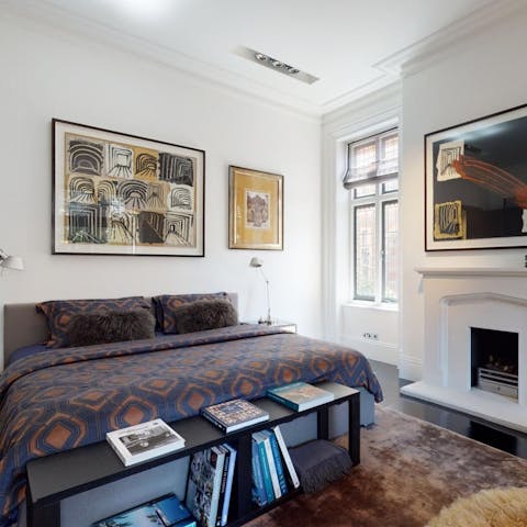 Wake up well-rested in the comfy bed and get ready to explore London