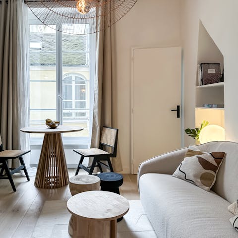 Get together for a tête-à-tête over breakfast and soak up the views