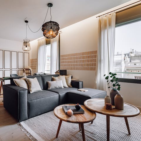 Stretch out with an ice-cold cerveza in the living room