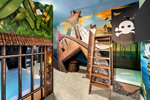 Let young adventurers sleep inside a pirate world