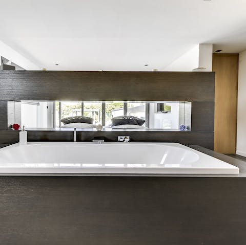 Relax in the jacuzzi