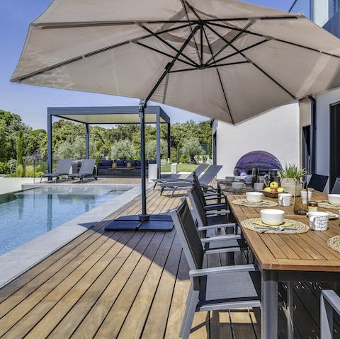 Have breakfast by the pool