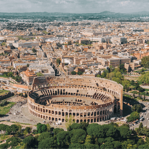 Enjoy the tranquillity of your residential area knowing that the historical Forum is a twenty-minute walk away