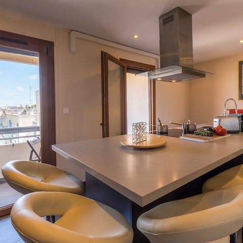 Prepare a group meal together in the sociable kitchen whlie perched on the stools, sipping on wine