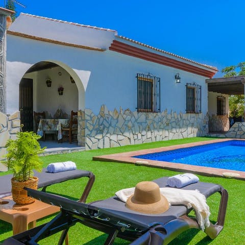 Recharge your batteries by the private pool