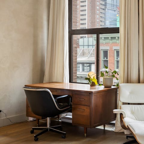 Work from home between business meetings in New York