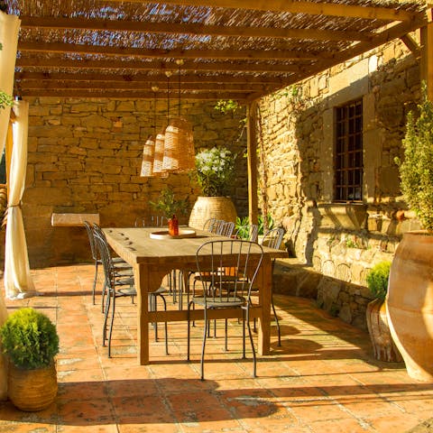 Light the barbecue and enjoy magical evenings on the patio