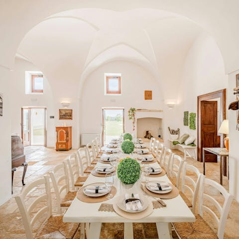 Feast con la famiglia in the beautiful dining space