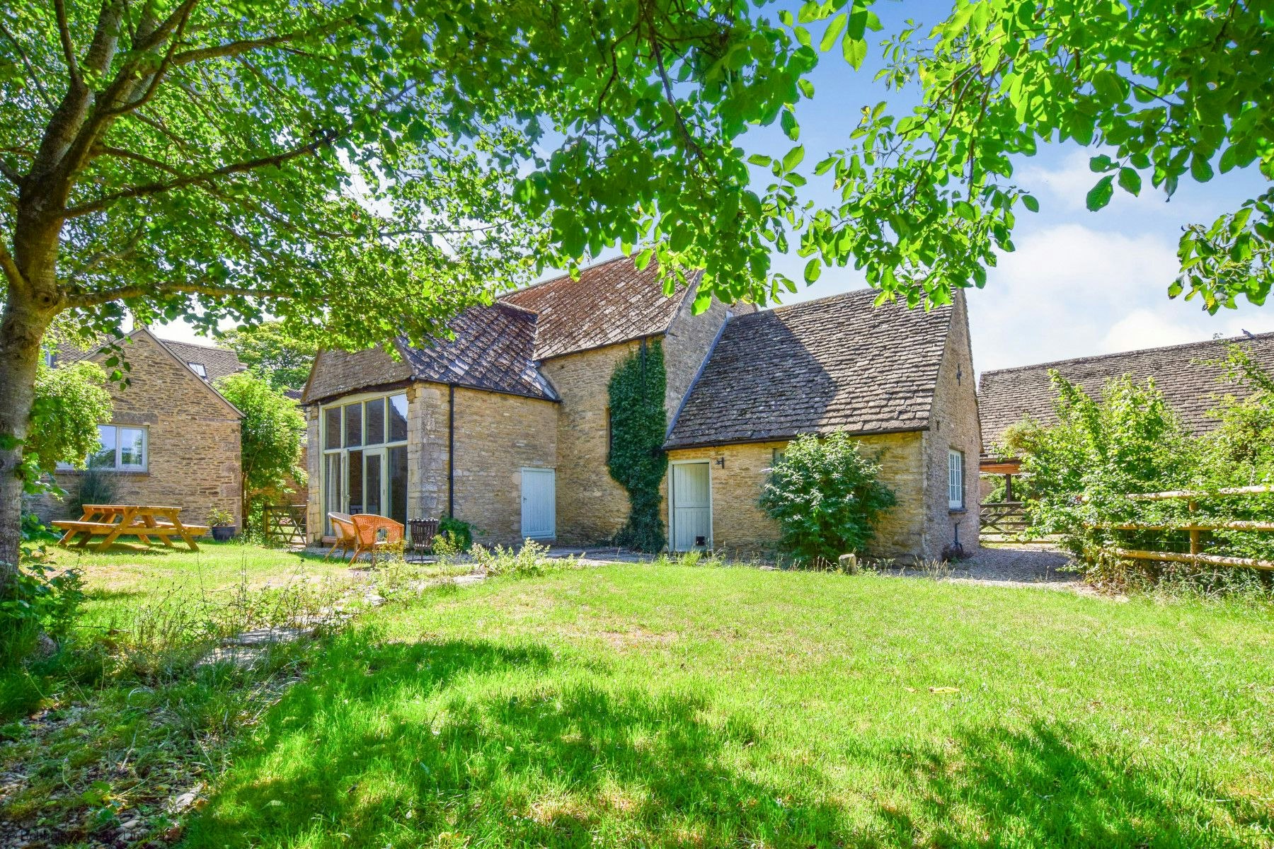 Cotswolds Charm