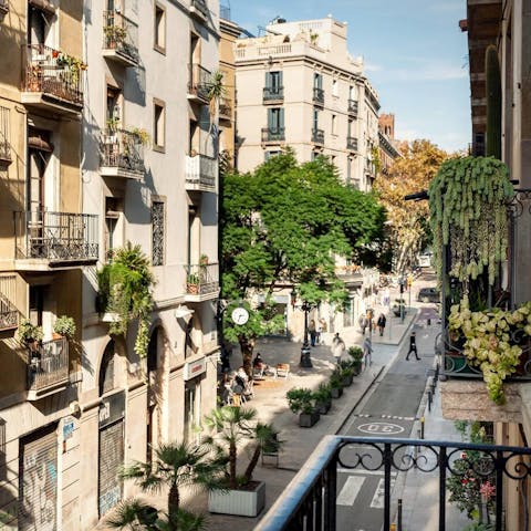 Admire the views of this enchanting neighbourhood