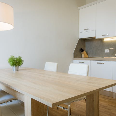 Hatch sightseeing plans over breakfast in the light-filled kitchen
