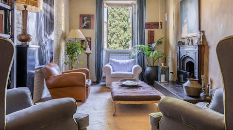 Kick back in the cosy lounge with a glass of wine