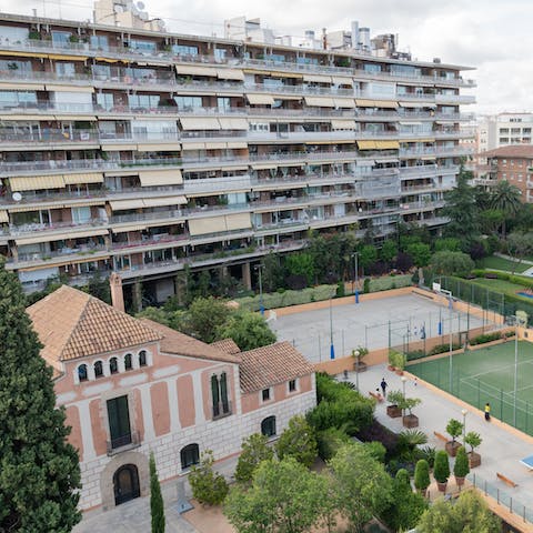 Sit back on your terrace and enjoy the laid-back atmosphere of this residential neighbourhood