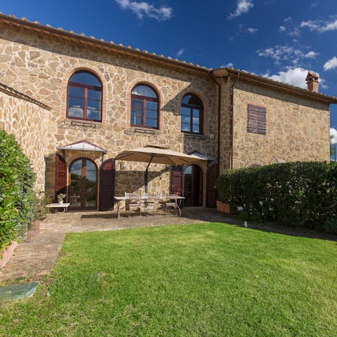 Guests enjoyed the host's warm hospitality and helpfulness.