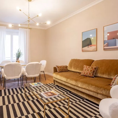 Relax in the living room with a glass of chilled Prosecco