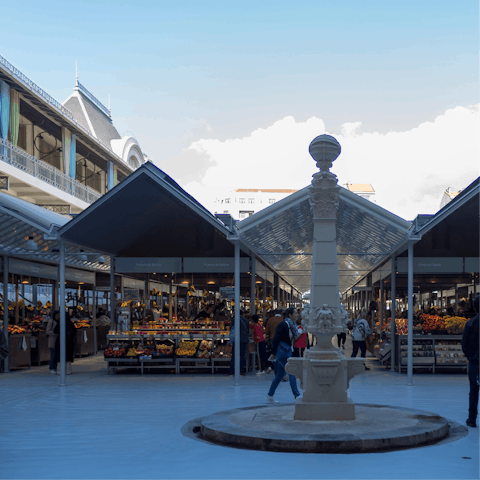 Stroll around Bolhão market, just 650m away
