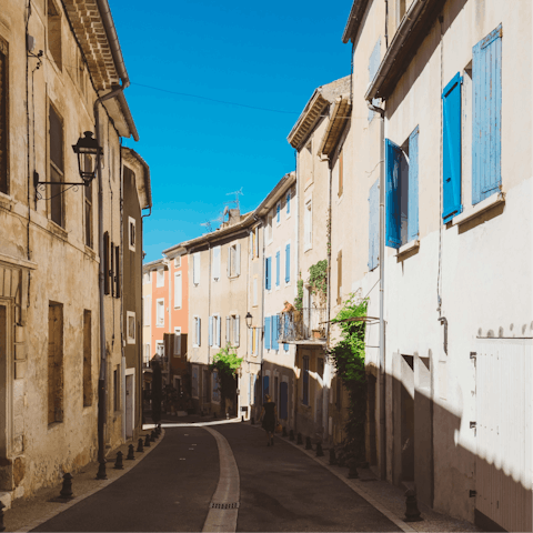 Explore the medieval village of Saint-Saturnin-lès-Apt, right on your doorstep