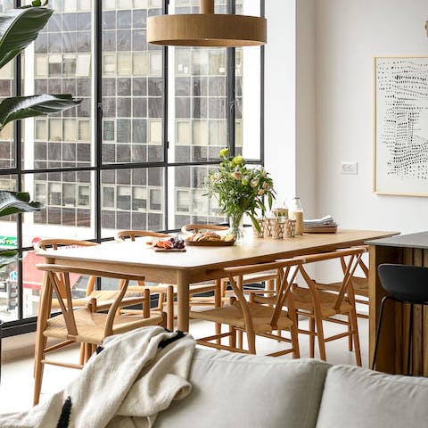 Gather for group breakfasts by the wall of windows and start the day with sunshine