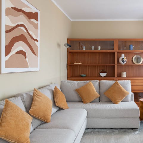 Enjoy a glass of Prosecco in the bright living room