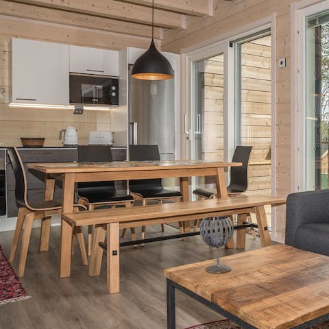 Enjoy relaxed meals with family and friends around the wooden dining table