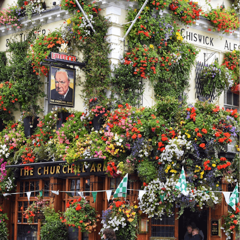 Stay in picturesque Notting Hill, with its beautiful streets, appealing restaurants and boutique shops