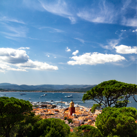 Discover the cobbled streets and glittering beach clubs of St Tropez