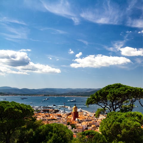 Discover the cobbled streets and glittering beach clubs of St Tropez