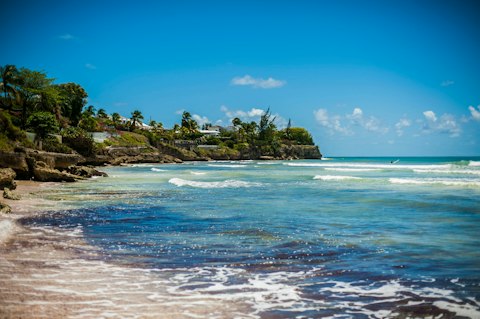 Stroll to picturesque Reeds Bay in just three minutes