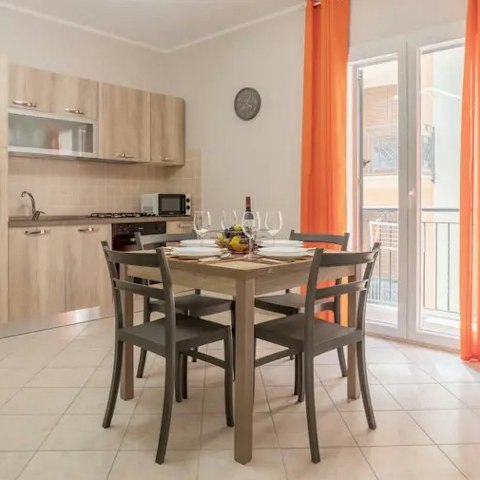 Enjoy breakfasts together around the table