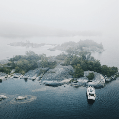 Witness the breathtaking beauty of the Stockholm archipelago from the water