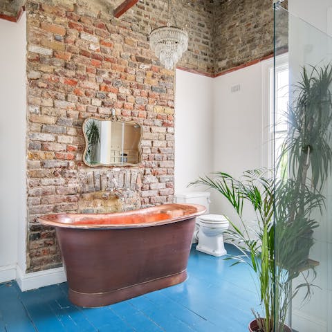 Unwind in the copper bath or relax in the infrared sauna