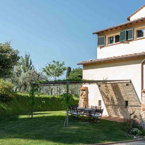 Light the barbecue and enjoy the atmospheric beauty of this farmhouse setting