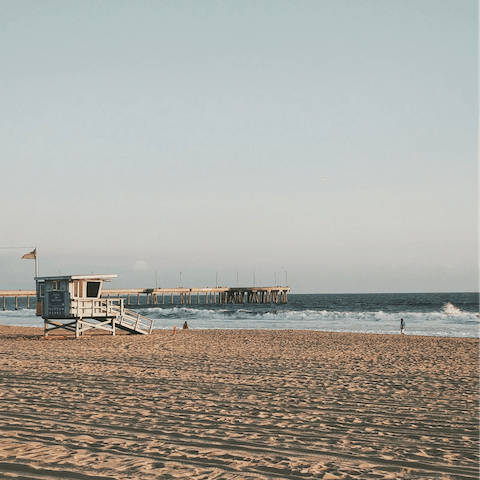 Plunge into the Pacific and soak up the sun on Venice's golden sands – a ten-minute walk away