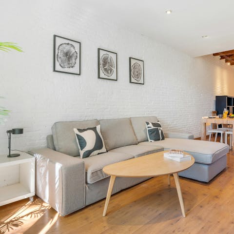 Relax in the lounge area as you plan your sightseeing itinerary