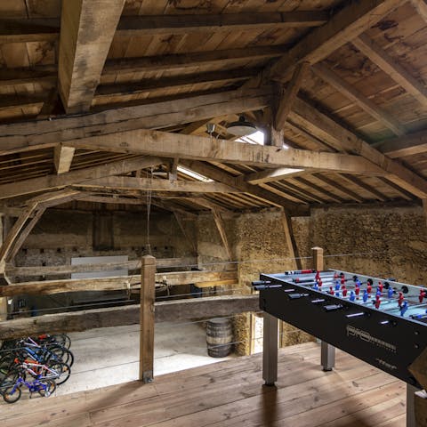 Games room and bikes to keep the youngsters entertained