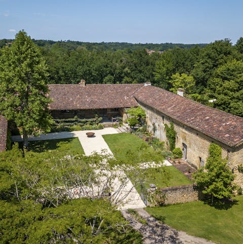 Private gardens set the scene for outdoor family games