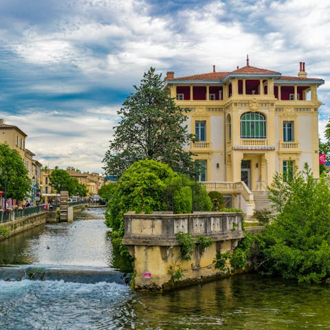 Visit the riverside cafes of L'Isle-sur-la-Sorgue – ten minutes' drive away