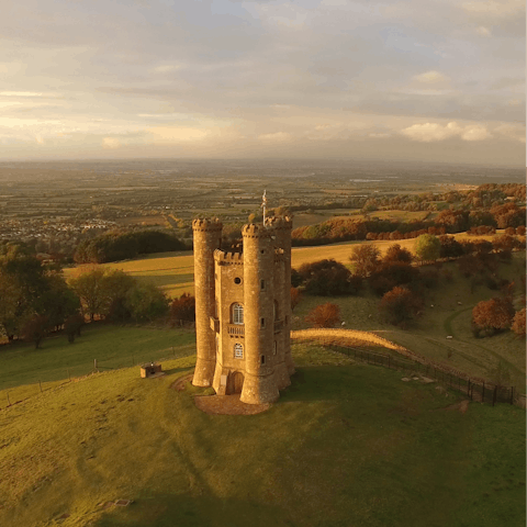 Discover the 18th-century Broadway Tower – a fifteen-minute drive away
