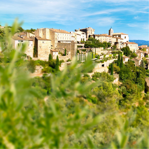 Stay under a five-minute walk from the historic village of Eygalières