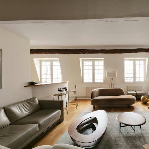 Unwind with a coffee in the light-filled lounge before going out to see the sights