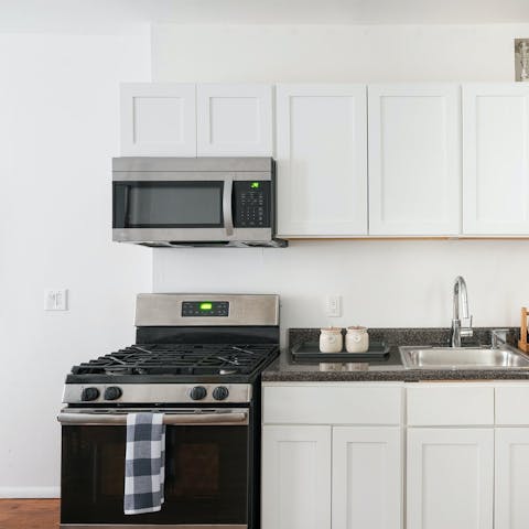 Rustle up pancakes for breakfast in the cosy kitchenette