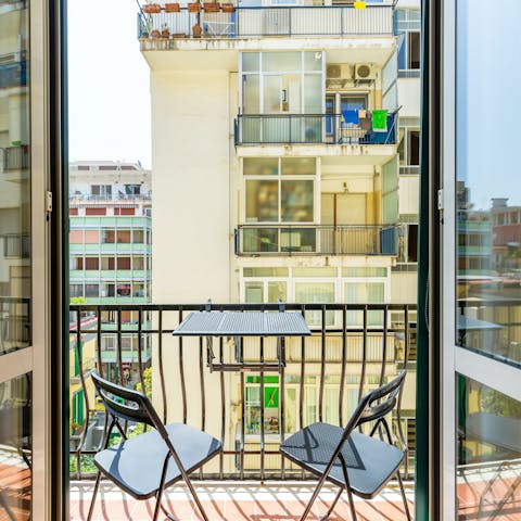 Round off sunny days on the balcony with a glass of wine